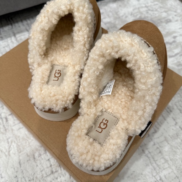 New ugg size us 6 - Picture 5 of 6